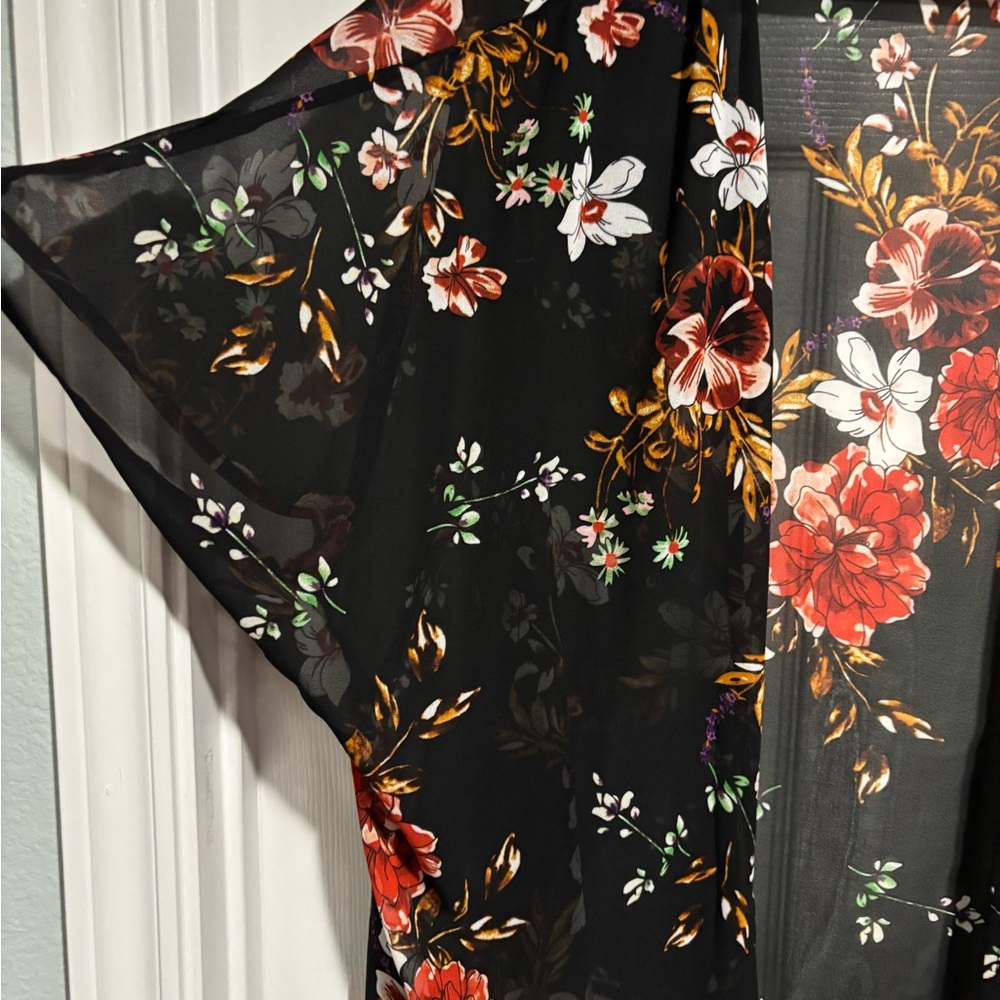 Black Floral Sheer Kimono Cardigan - Picture 2 of 5